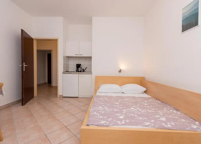 Apartment Lovely In Sveti Filip i Jakov