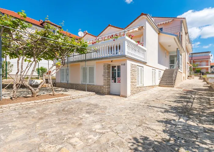 Lovely In Sveti Filip i Jakov